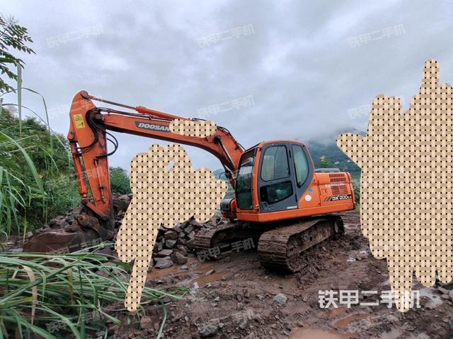 斗山DX150LC挖掘机