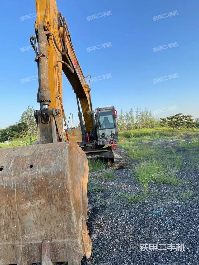 雷沃重工FR260E挖掘机