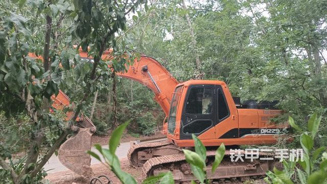 斗山DH225LC-9挖掘机