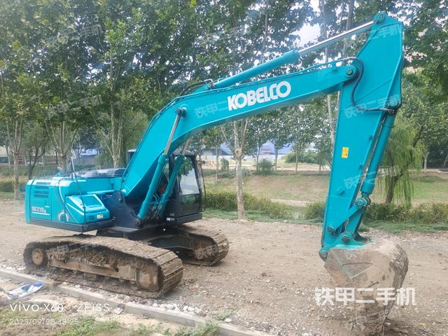神钢SK200-10挖掘机