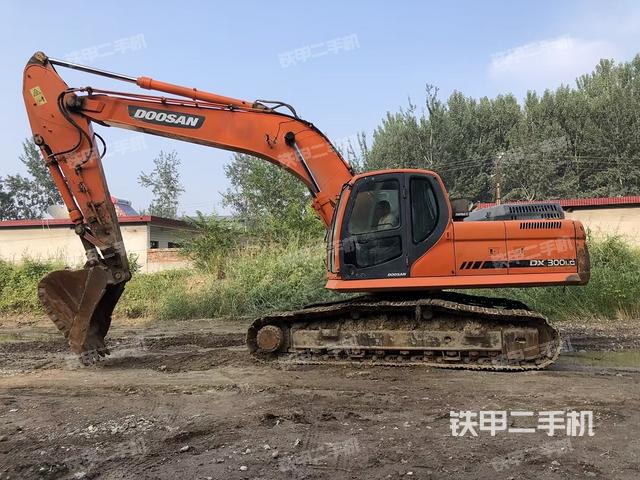 斗山DX260LC挖掘机