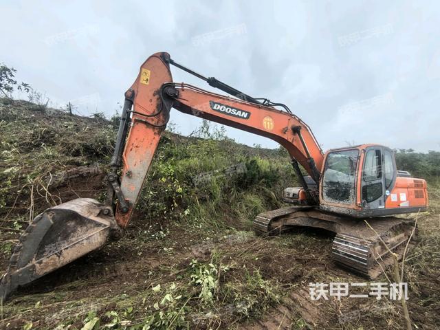 斗山DX220LC-9C挖掘机