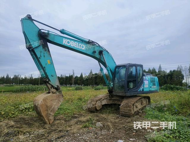 神钢SK200-10挖掘机