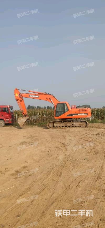 斗山DH225LC-9挖掘机