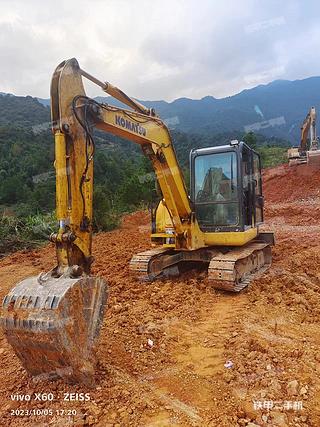 赣州小松PC56-7挖掘机实拍图片