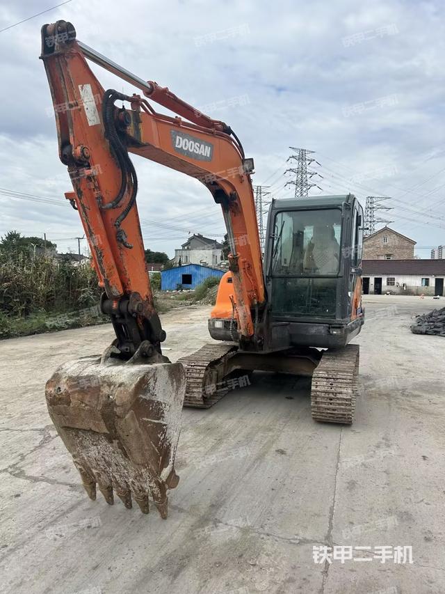 斗山DX60挖掘机