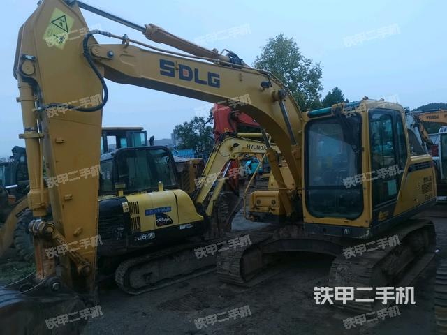 山东临工E6135F挖掘机