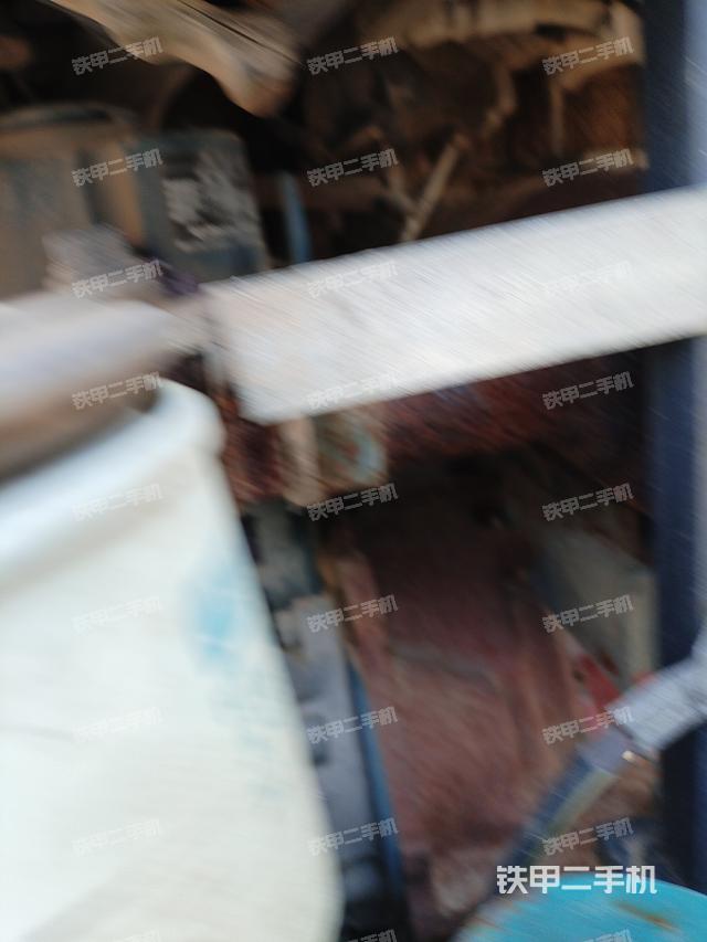 液压泵舱室正面整体（整机外观）