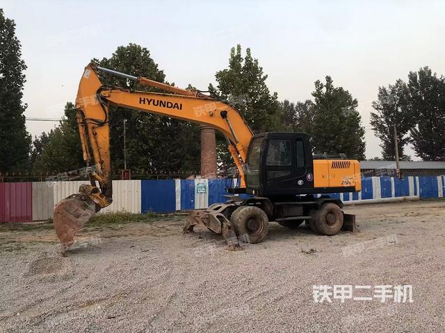 现代R210W-7挖掘机