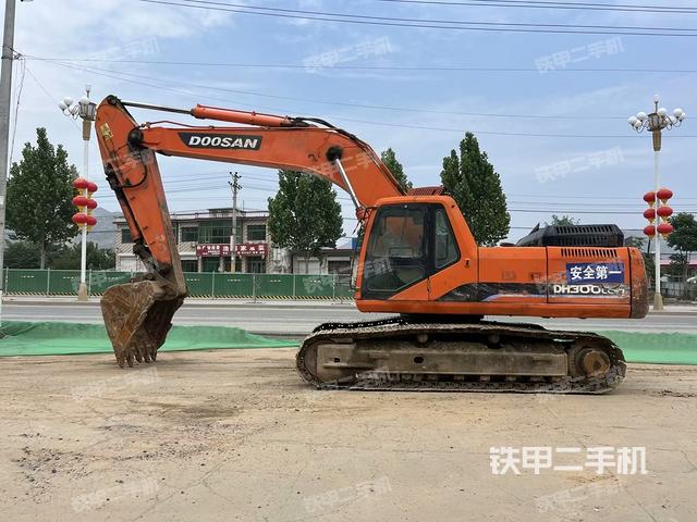 斗山DH300LC-7挖掘机