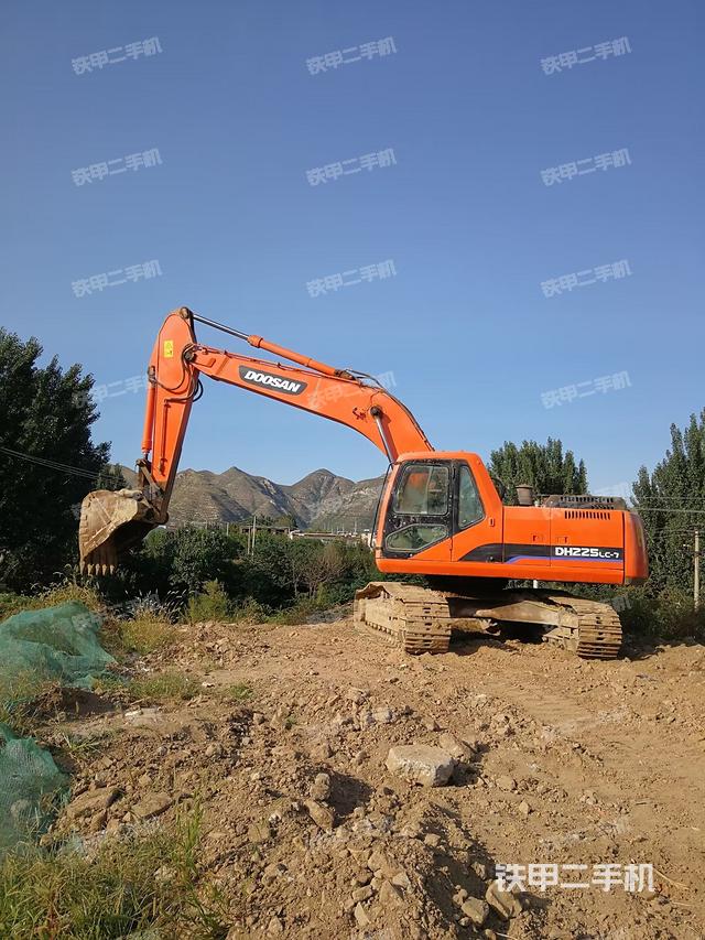 斗山DH225-7挖掘机