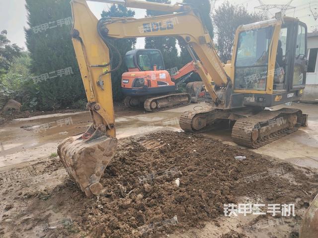 山东临工E660FL挖掘机