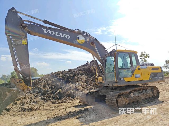 沃尔沃EC210D挖掘机