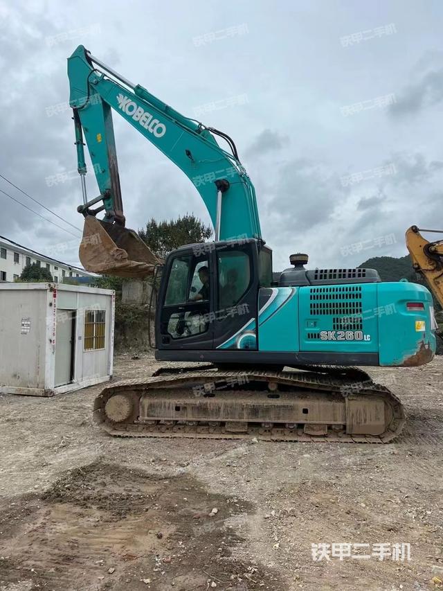 神钢SK260LC-10挖掘机
