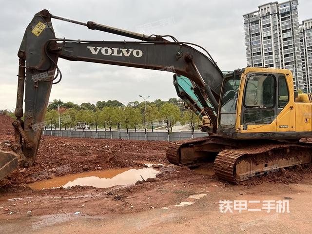 沃尔沃EC210B挖掘机