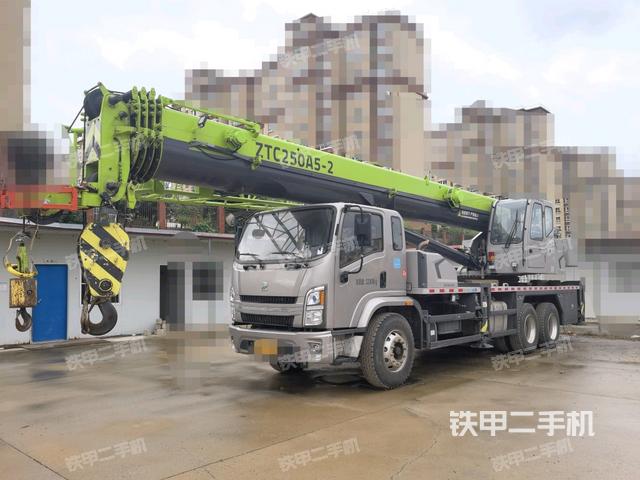 中联重科ZLJ5320JQZ25A起重机