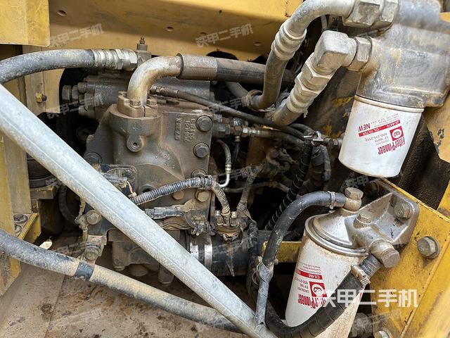 液壓泵艙室正面整體（整機(jī)外觀）