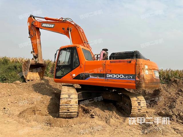 斗山DH300LC-7挖掘机