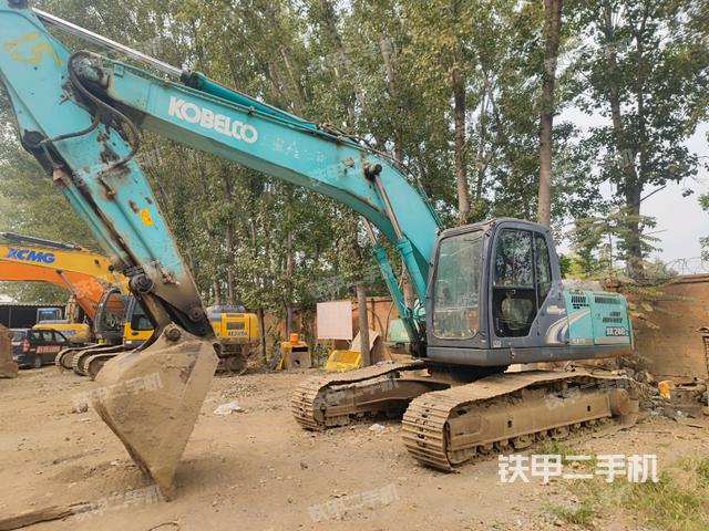 神钢SK210LC-8挖掘机
