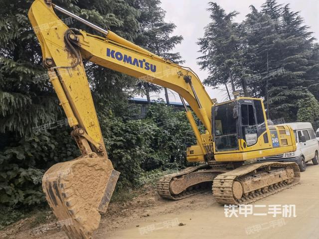 小松PC220-8M0挖掘机