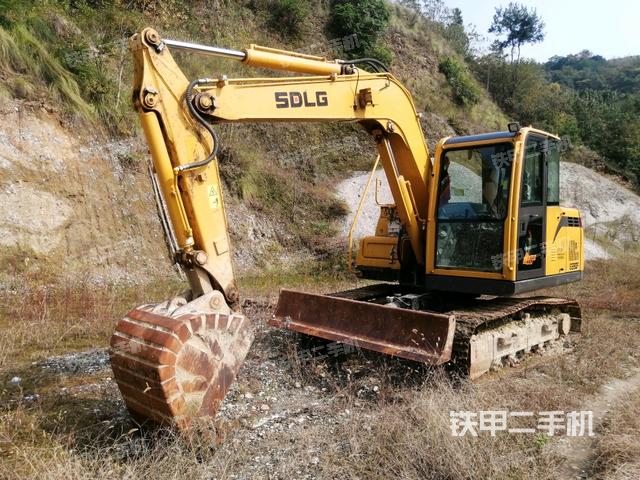 山东临工E690F挖掘机
