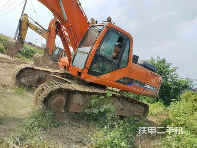 斗山DH300LC-7挖掘机