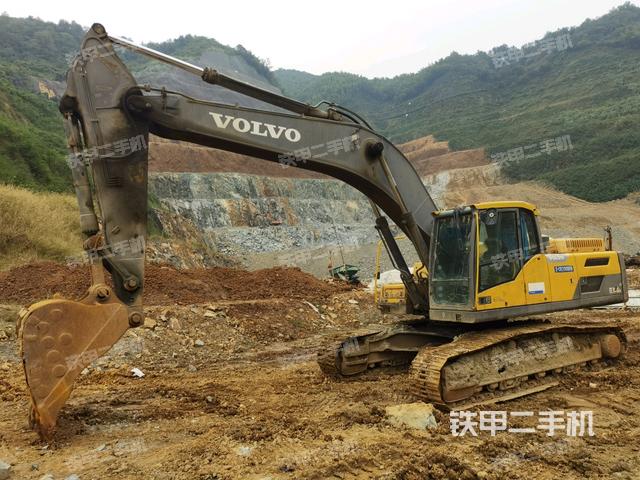 沃尔沃EC300DL挖掘机