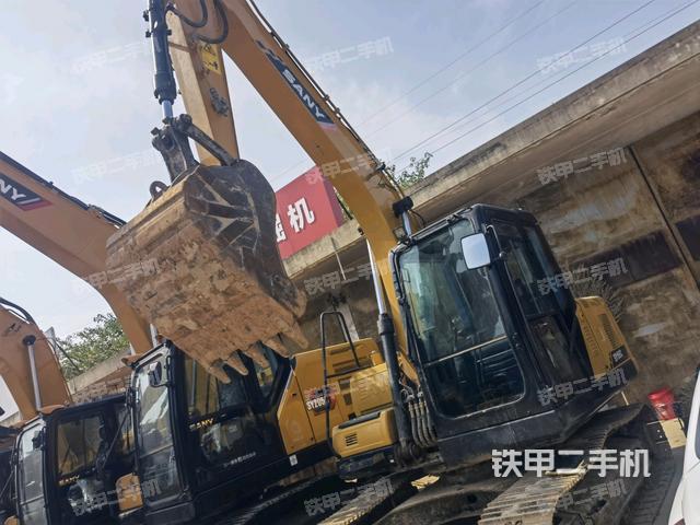 三一重工SY135C挖掘机