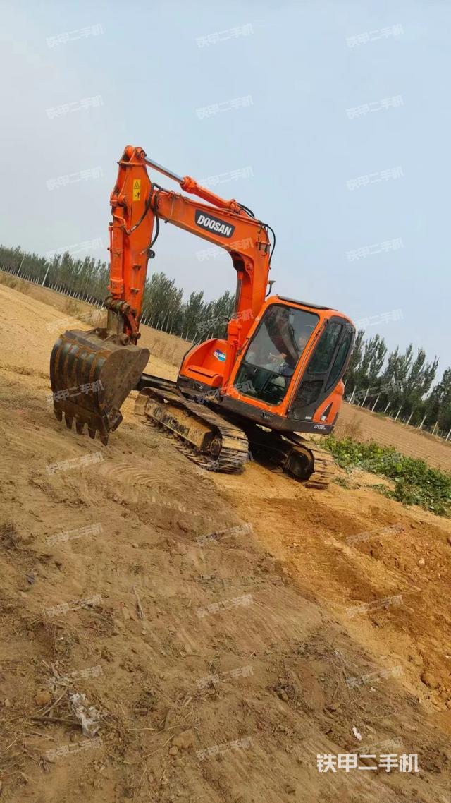 斗山DX80挖掘机