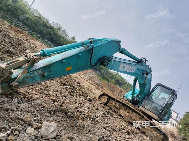 神钢SK200-10挖掘机