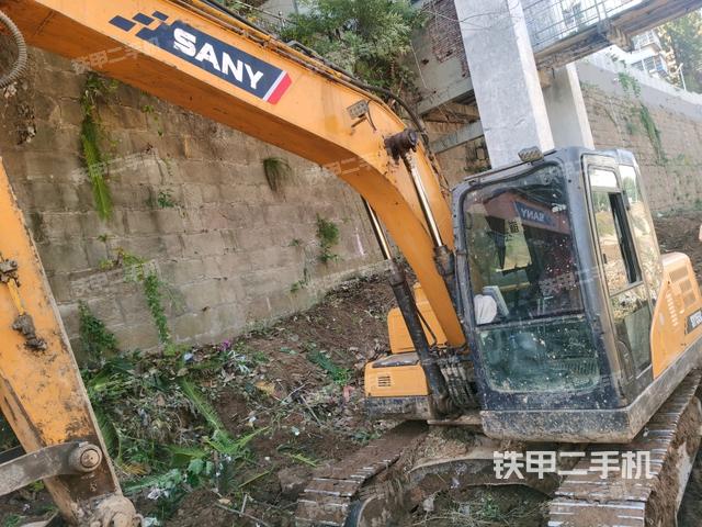 三一重工SY135C挖掘机
