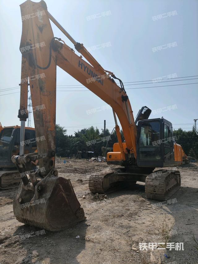 现代R215-7C挖掘机
