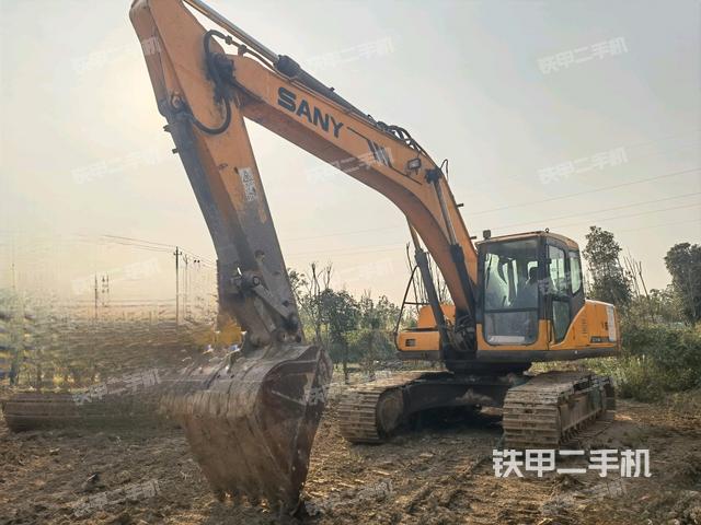 三一重工SY215C挖掘机