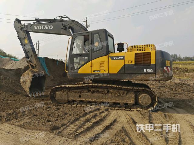 雷沃重工FR210挖掘机