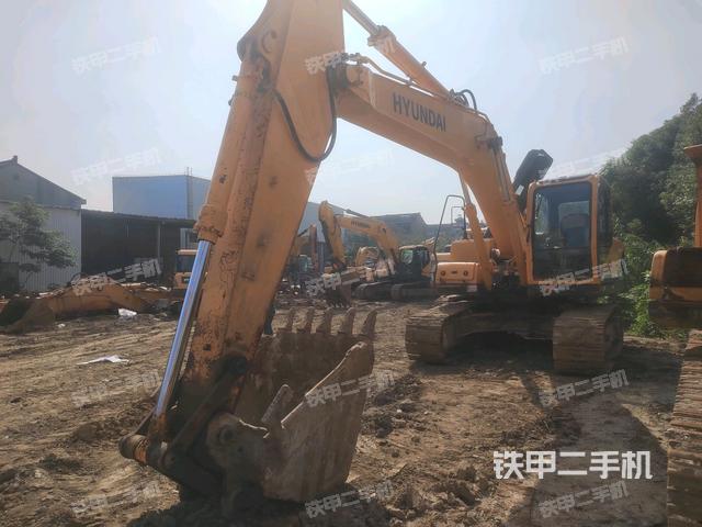 现代R215-9挖掘机
