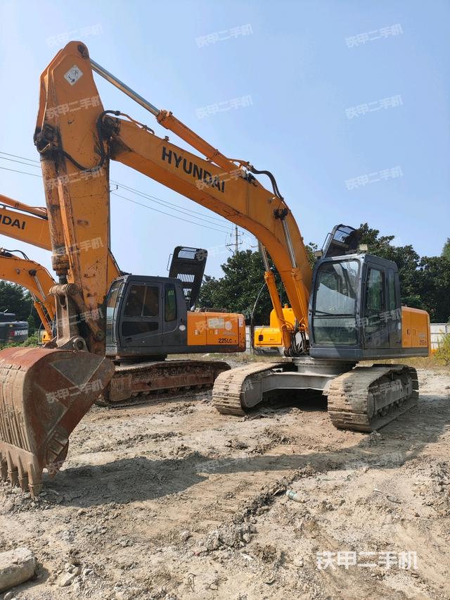 现代R215-7C挖掘机