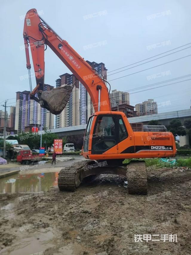 斗山DH225LC-9挖掘机