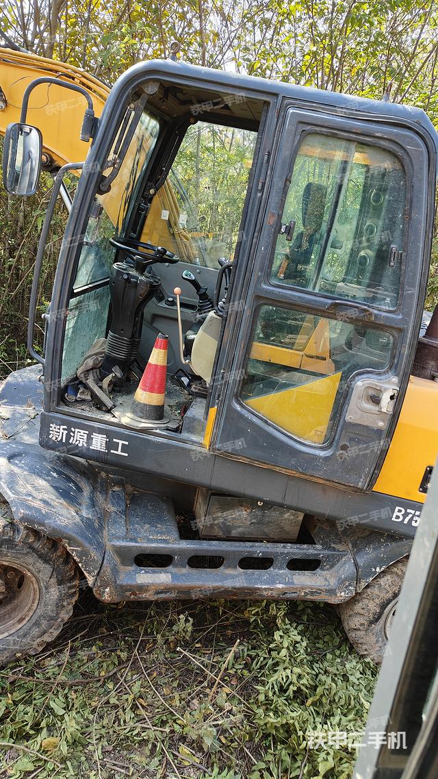 驾驶室整体（整机外观）