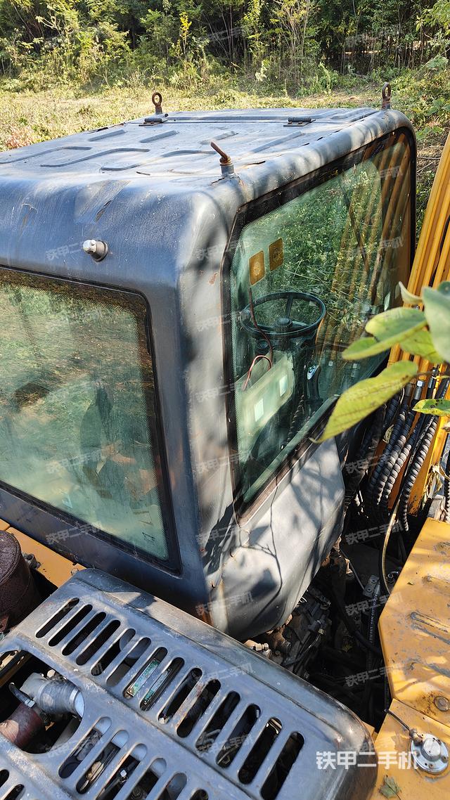 驾驶室顶部（整机外观）