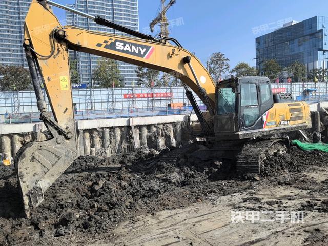 三一重工SY245H挖掘机