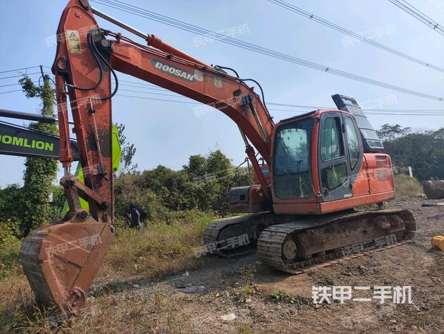 斗山DX150LC挖掘机