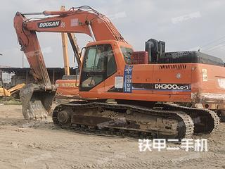 斗山DH300-7挖掘机实拍图片