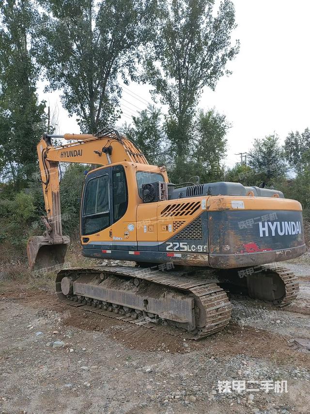 现代R225LC-9T挖掘机