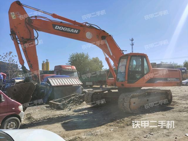 斗山DH300LC-7挖掘机