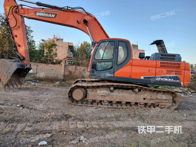 斗山DX300LC-9C挖掘机