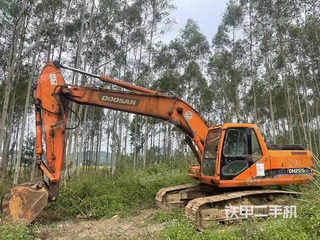 斗山DH225LC-7挖掘机
