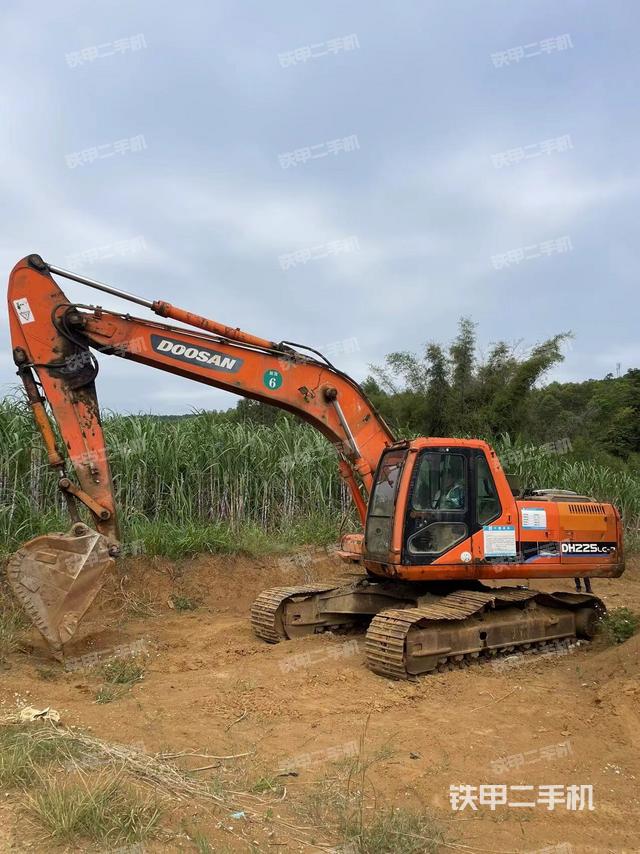 斗山DH225LC-7挖掘机