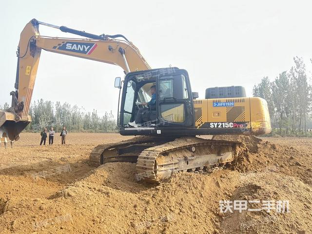 三一重工SY215C挖掘机
