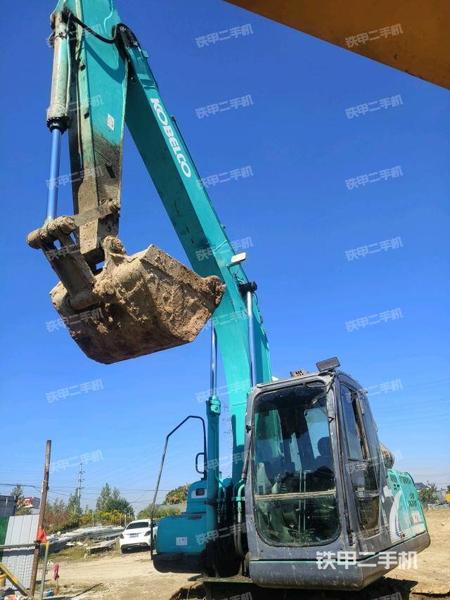 神钢SK200-8挖掘机