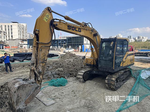 山东临工E6135F挖掘机